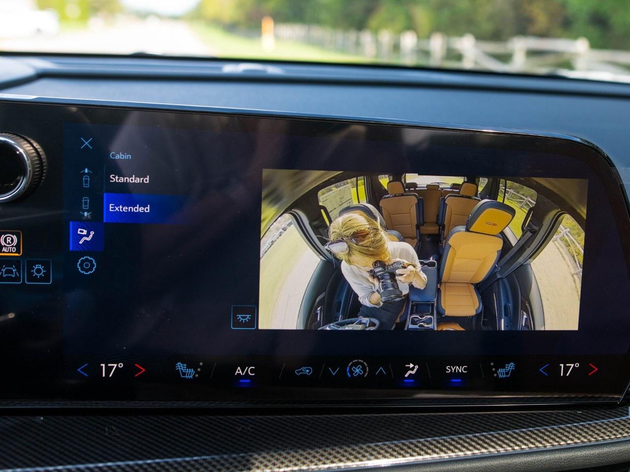 2027 Chevrolet Traverse AWD 4dr Z71 Photo