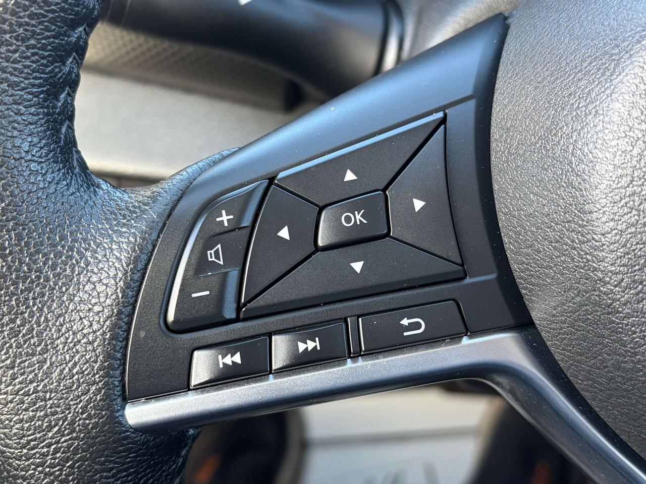 2024 Nissan Kicks SV/AWD/HEATED SEATS/BACK UP CAM/CALL PICTON Photo