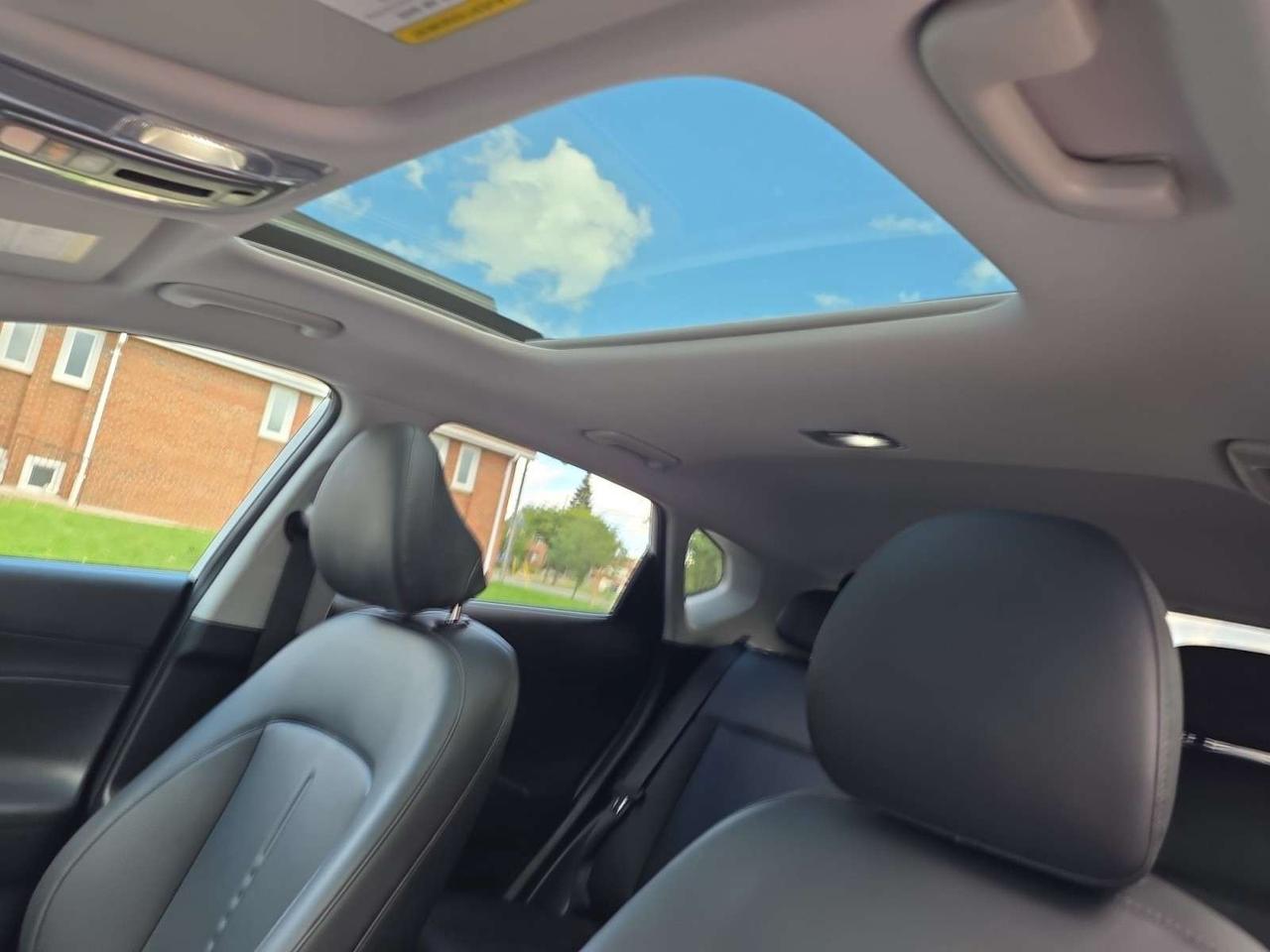 2025 Hyundai KONA 2.0L  AWD w/Trend Package * NO ACCIDENTS / ROOF / LEATHER / DRIVER ASSIST Photo