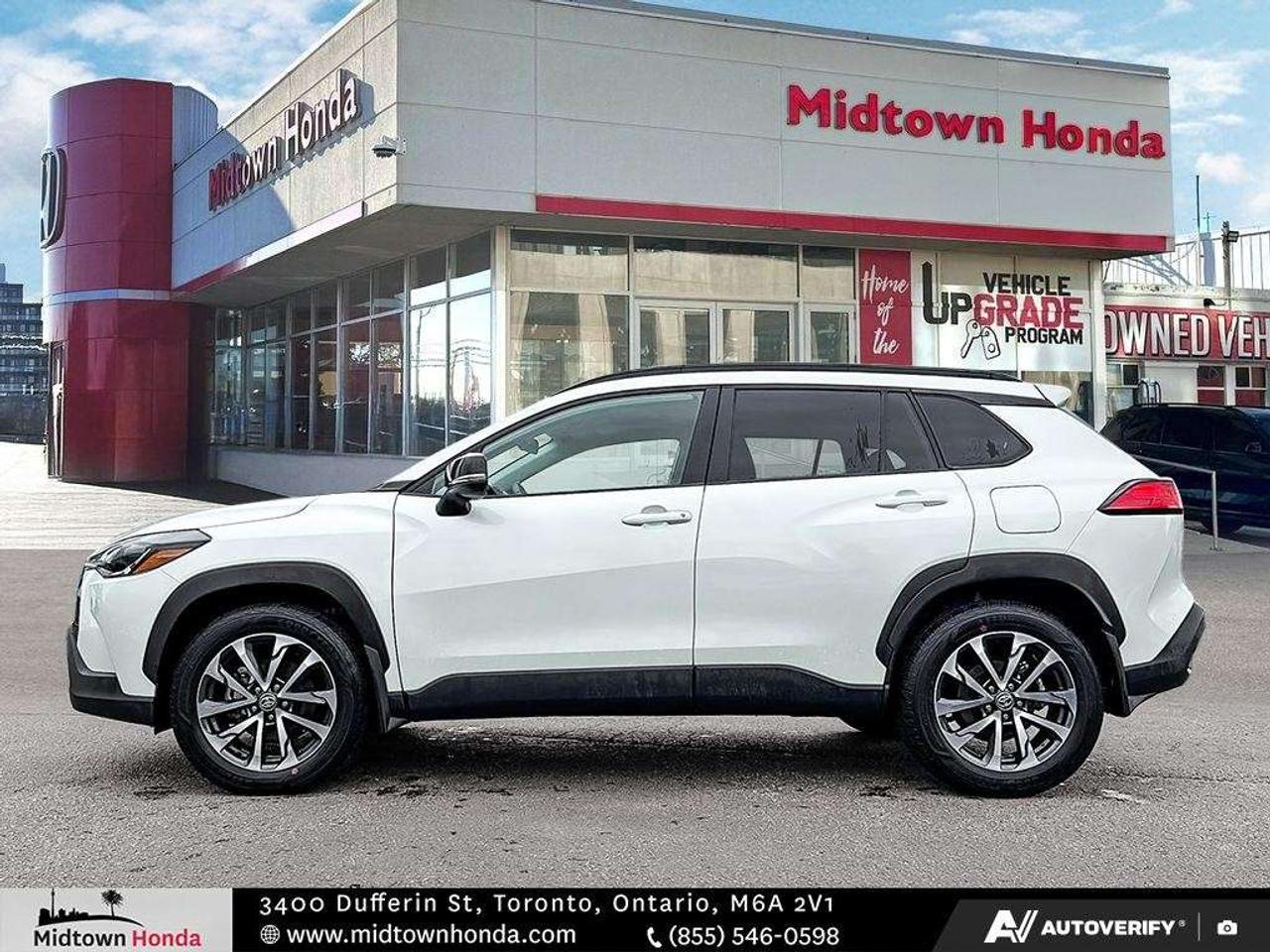 2025 Toyota Corolla Cross LE AWD Photo4