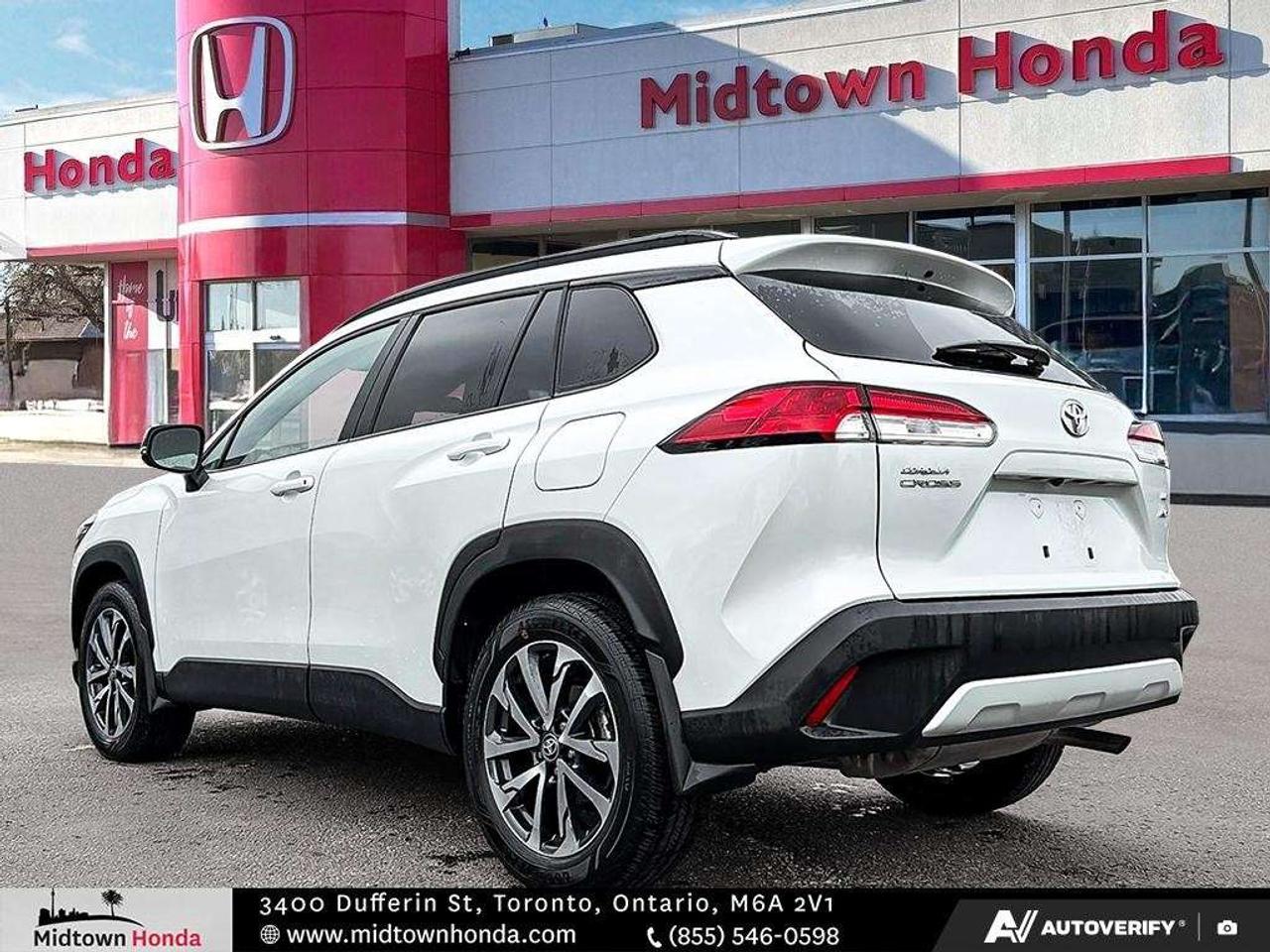 2025 Toyota Corolla Cross LE AWD Photo