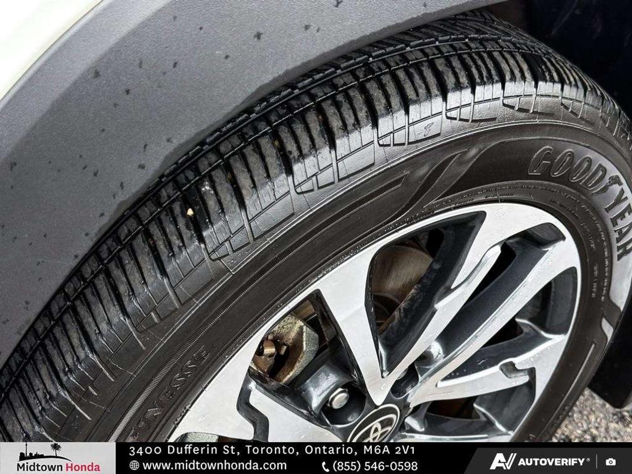 2025 Toyota Corolla Cross LE AWD Photo