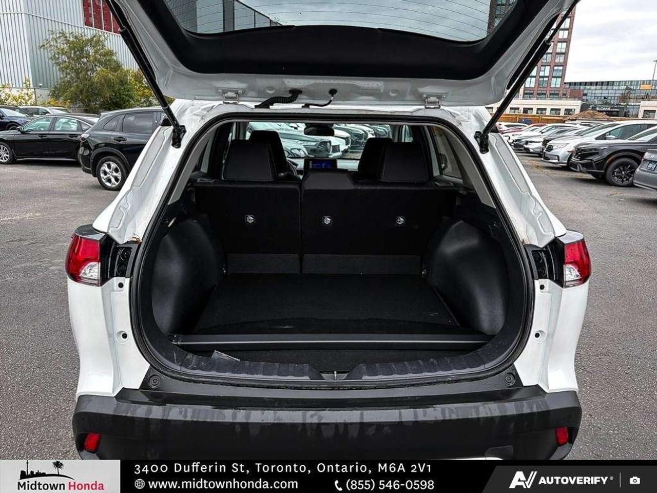 2025 Toyota Corolla Cross LE AWD Photo
