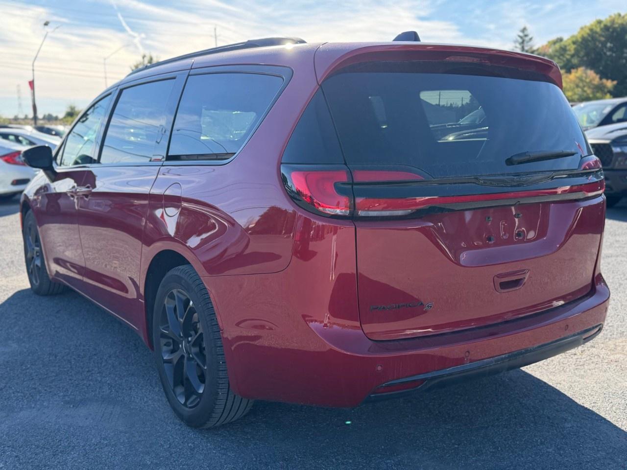 2024 Chrysler Pacifica TOURING-L FWD Photo