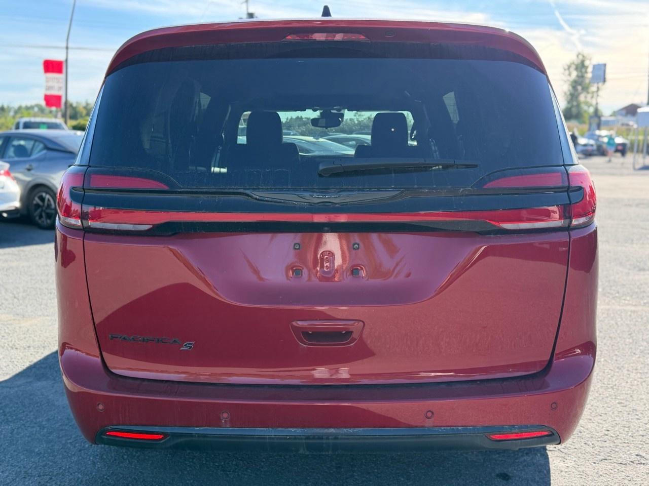 2024 Chrysler Pacifica TOURING-L FWD Photo