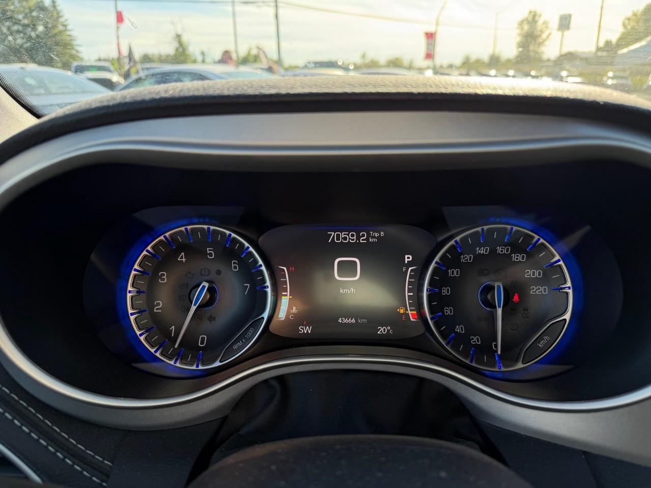 2024 Chrysler Pacifica TOURING-L FWD Photo