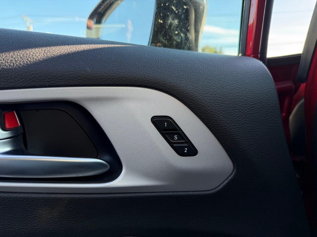 2024 Chrysler Pacifica TOURING-L FWD Photo