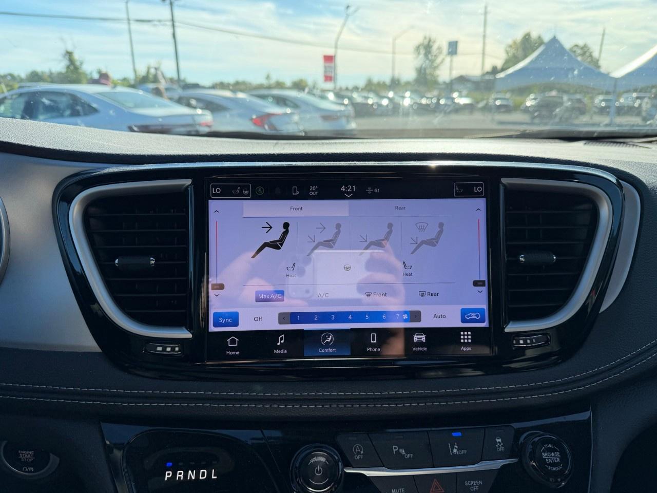 2024 Chrysler Pacifica TOURING-L FWD Photo