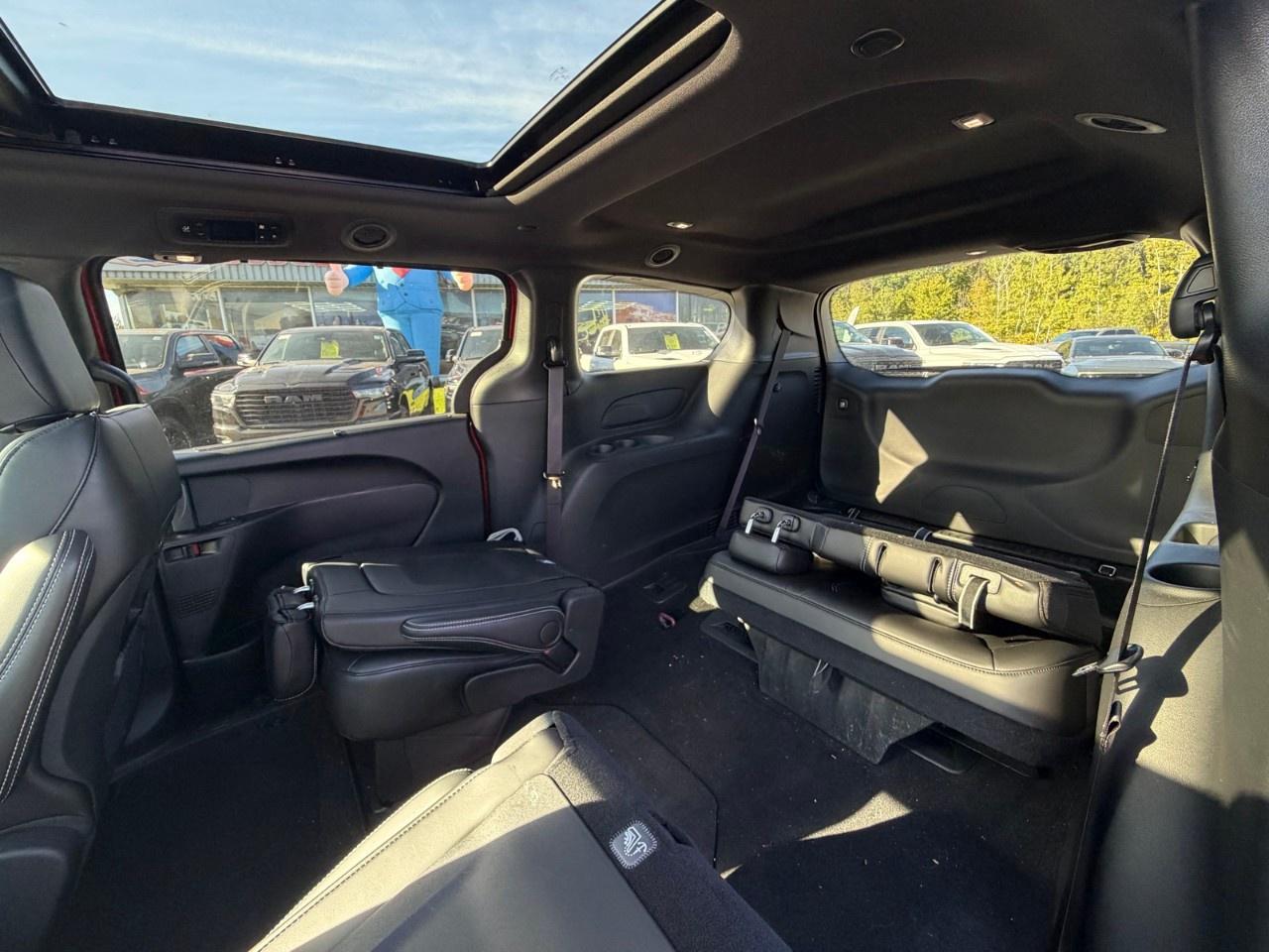 2024 Chrysler Pacifica TOURING-L FWD Photo
