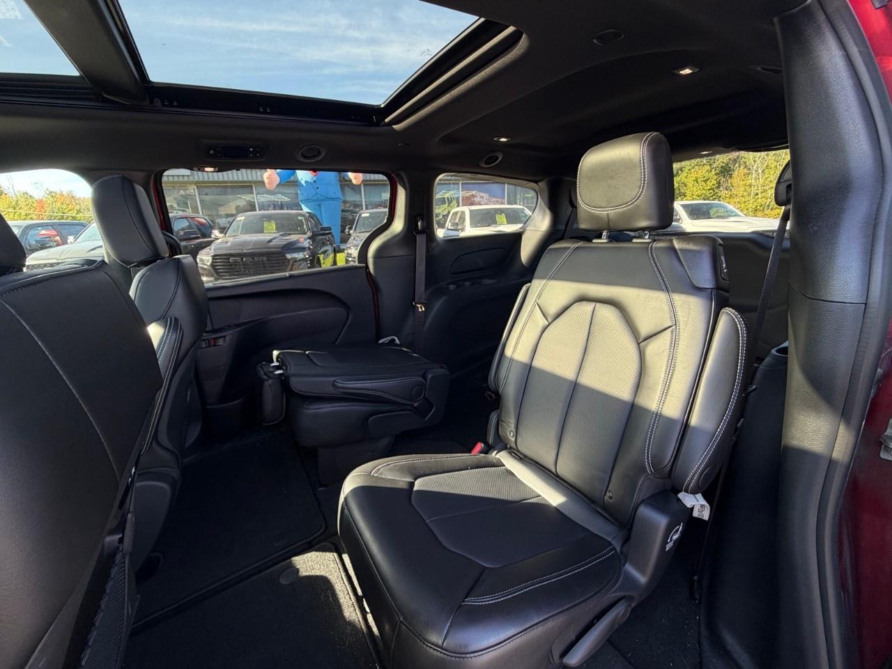 2024 Chrysler Pacifica TOURING-L FWD Photo