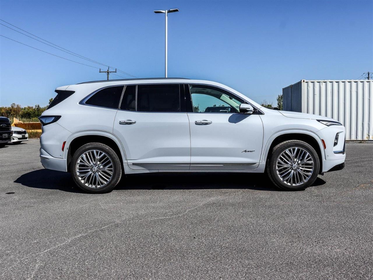 2027 Buick Enclave AWD 4dr Avenir Photo4