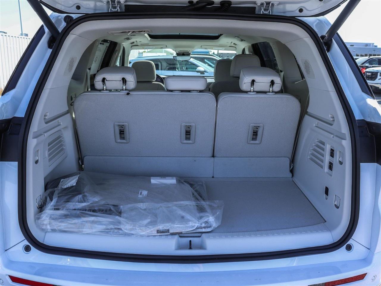 2027 Buick Enclave AWD 4dr Avenir Photo