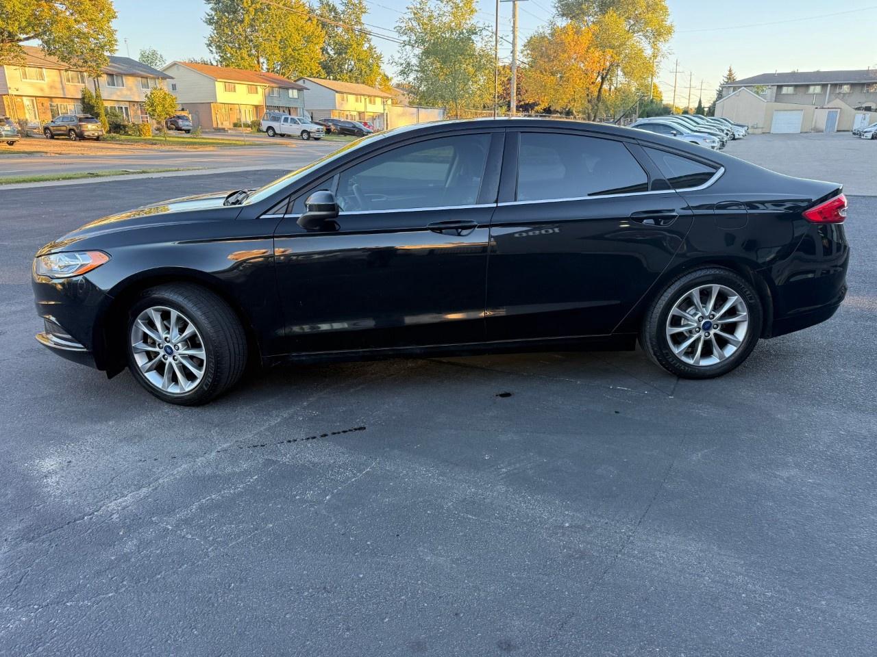 2017 Ford Fusion 4dr Sdn SE FWD Photo3