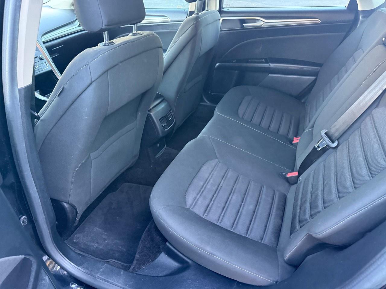 2017 Ford Fusion 4dr Sdn SE FWD Photo