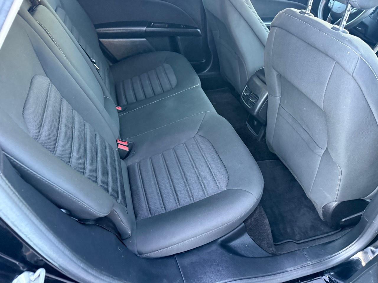 2017 Ford Fusion 4dr Sdn SE FWD Photo
