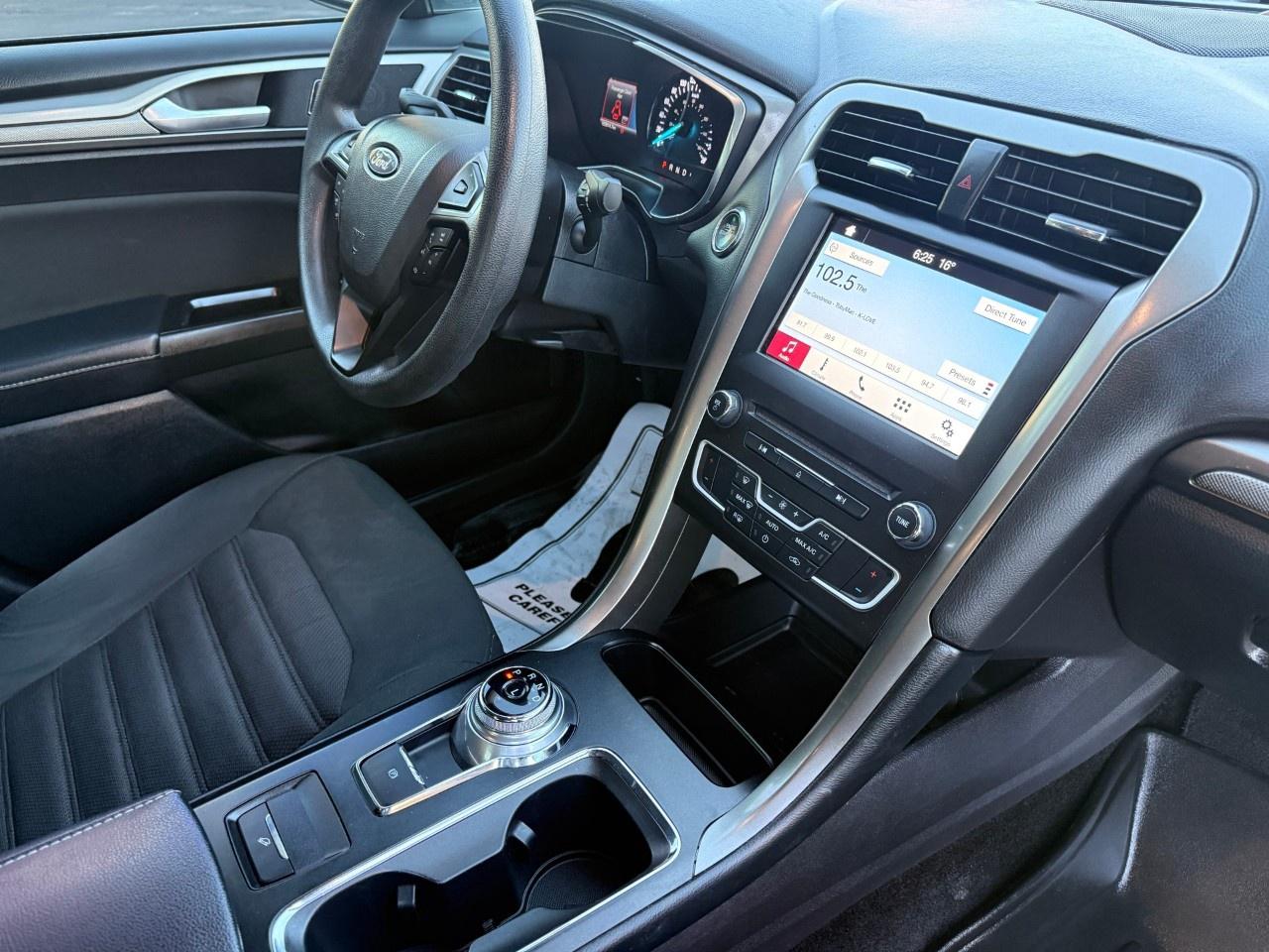 2017 Ford Fusion 4dr Sdn SE FWD Photo