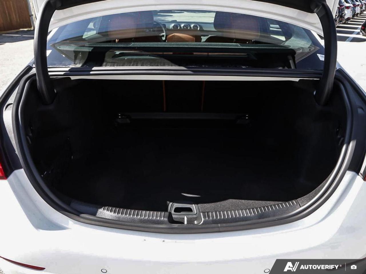 2027 Mercedes-Benz C300  Photo