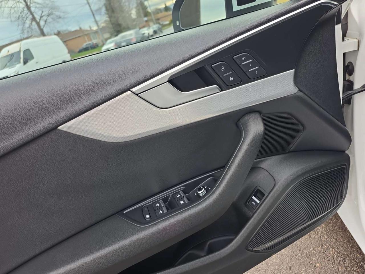 2019 Audi A4 Technik * NO ACCIDENTS / BANG & OLUFSEN / CARPLAY / DRIVER ASSIST Photo