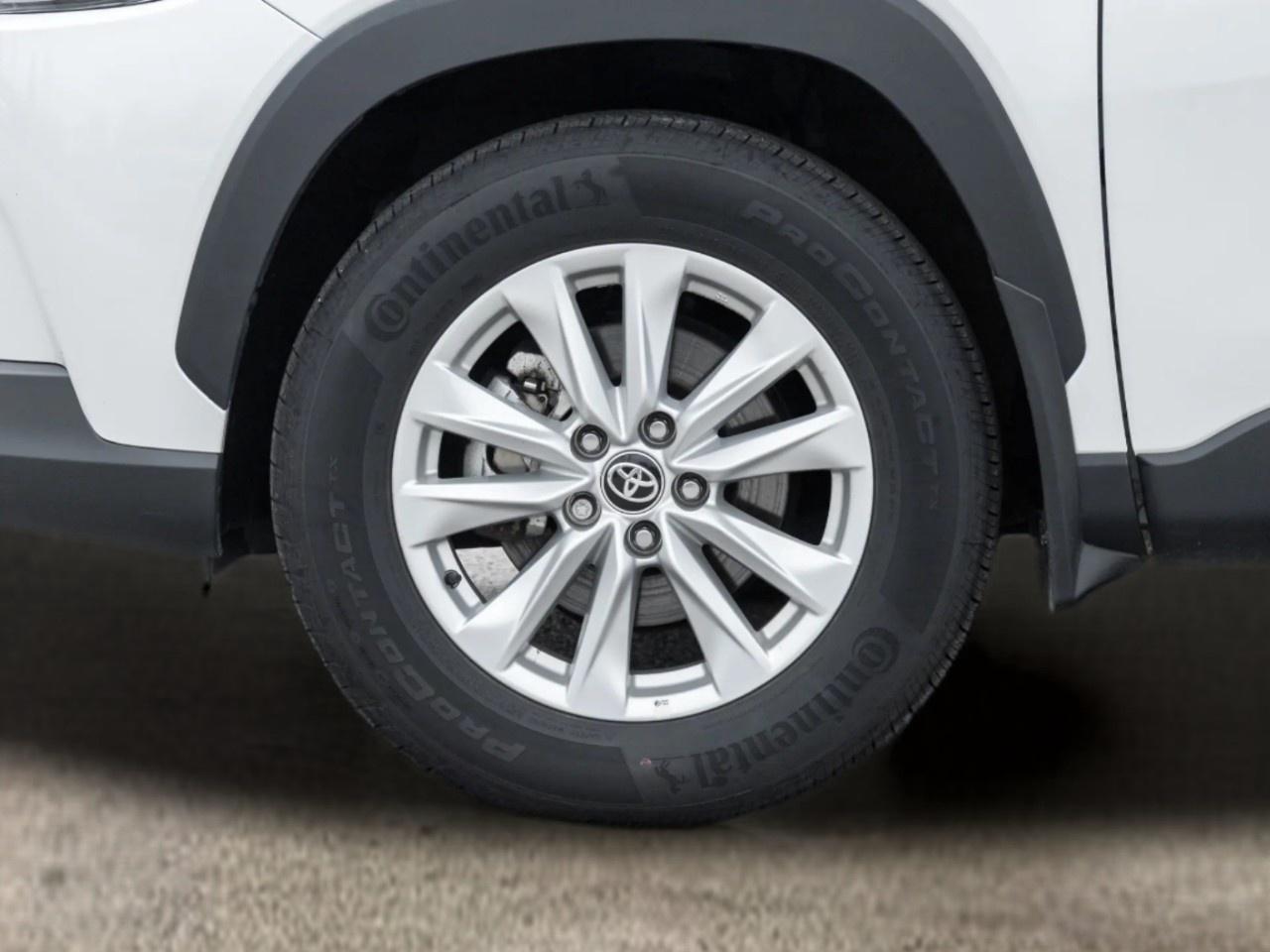 2026 Toyota Corolla Cross LE AWD Photo3