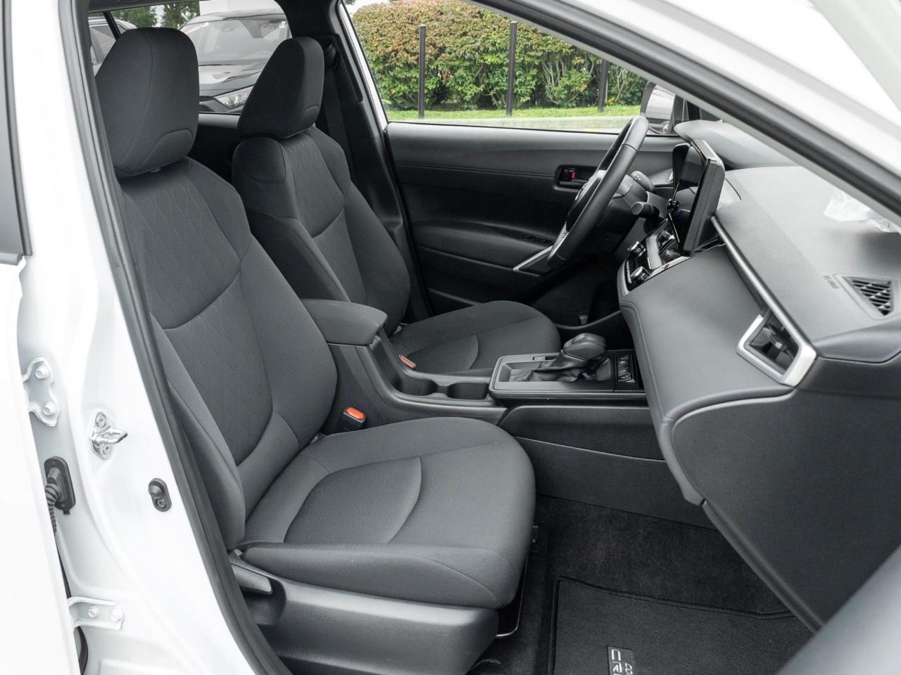2026 Toyota Corolla Cross LE AWD Photo