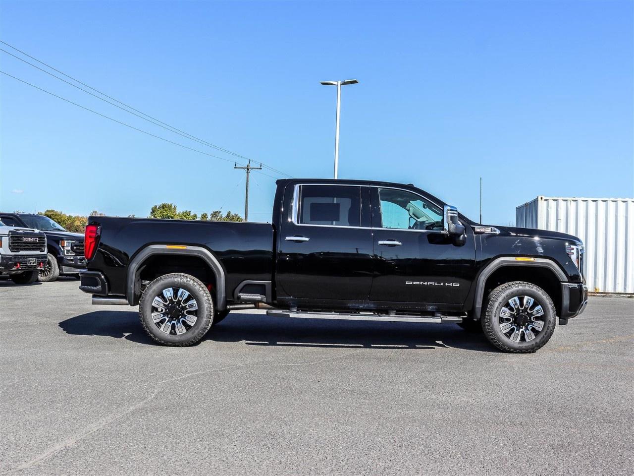 2026 GMC SIERRA 2500HD Crew Cab Standard Box 4-Wheel Drive Denali Photo