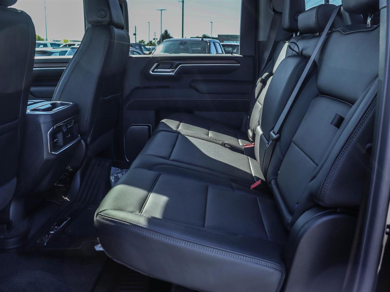 2026 GMC SIERRA 2500HD Crew Cab Standard Box 4-Wheel Drive Denali Photo