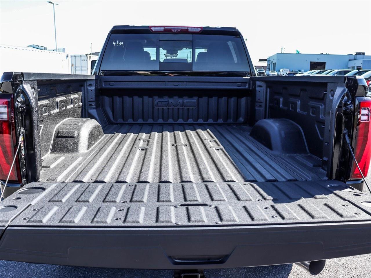2026 GMC SIERRA 2500HD Crew Cab Standard Box 4-Wheel Drive Denali Photo
