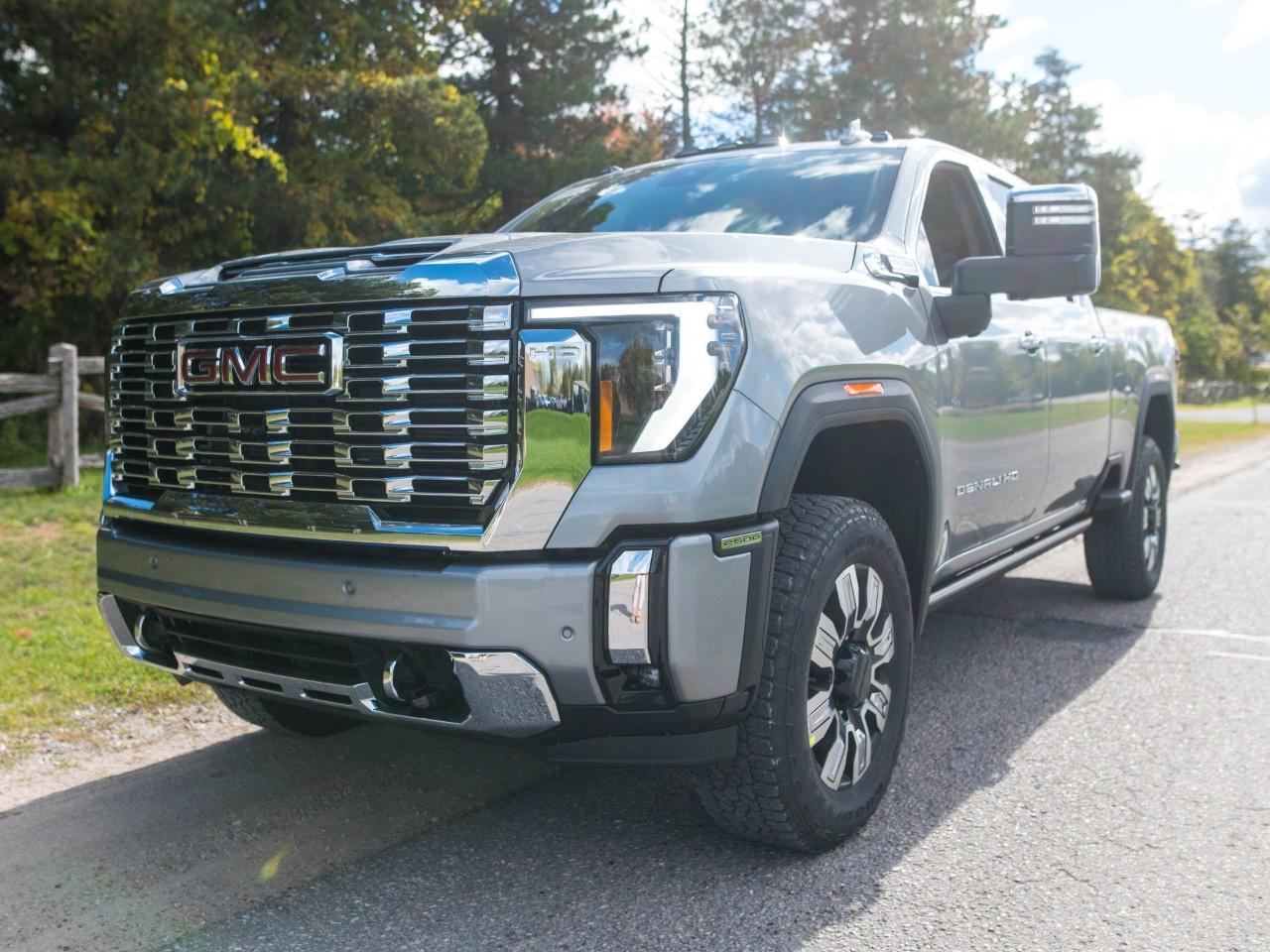 2026 GMC SIERRA 2500HD Crew Cab Standard Box 4-Wheel Drive Denali Photo