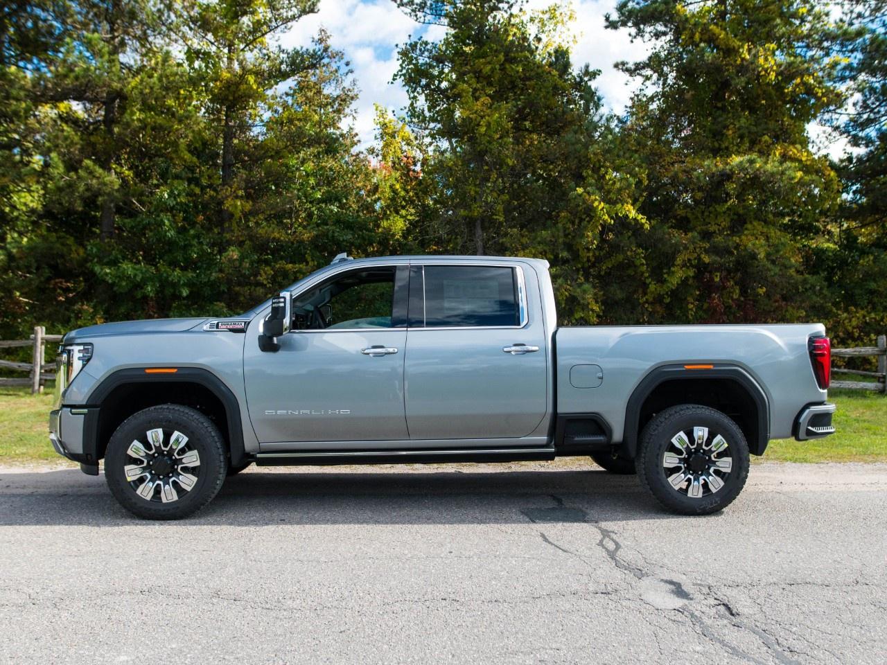 2026 GMC SIERRA 2500HD Crew Cab Standard Box 4-Wheel Drive Denali Photo