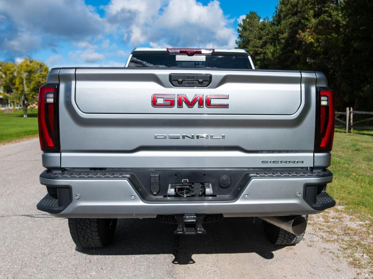 2026 GMC SIERRA 2500HD Crew Cab Standard Box 4-Wheel Drive Denali Photo