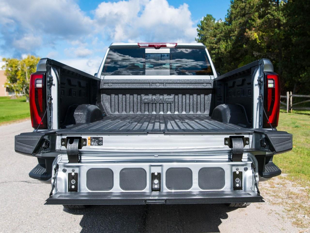 2026 GMC SIERRA 2500HD Crew Cab Standard Box 4-Wheel Drive Denali Photo
