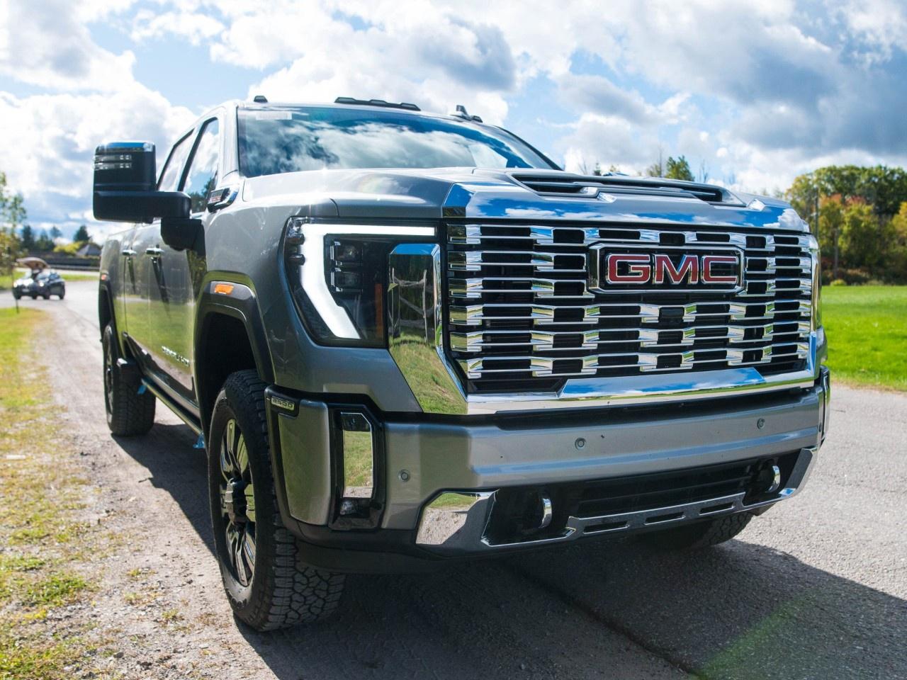 2026 GMC SIERRA 2500HD Crew Cab Standard Box 4-Wheel Drive Denali Photo