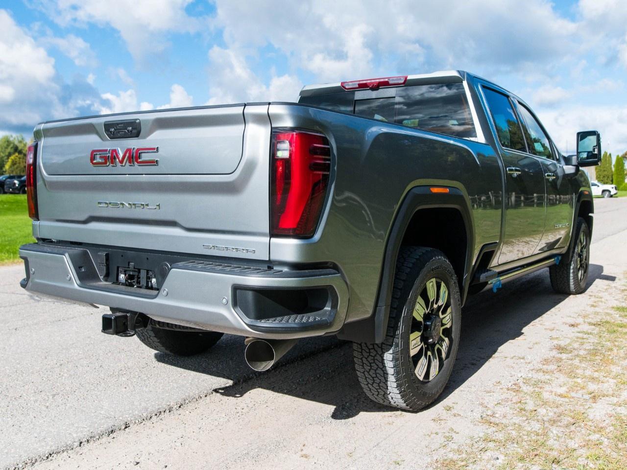 2026 GMC SIERRA 2500HD Crew Cab Standard Box 4-Wheel Drive Denali Photo