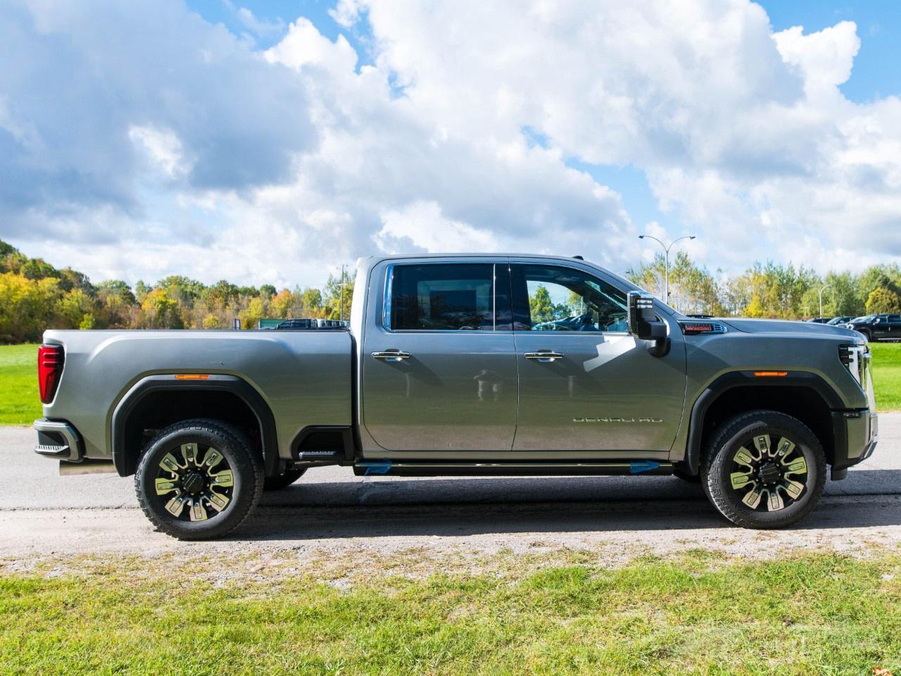 2026 GMC SIERRA 2500HD Crew Cab Standard Box 4-Wheel Drive Denali Photo