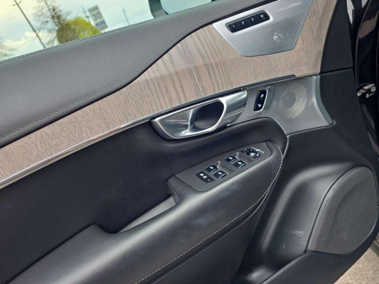 2022 Volvo XC90 T8 eAWD PHEV Inscription * NO ACCIDENTS / BOWERS & WILKINS / DRIVER ASSIST Photo