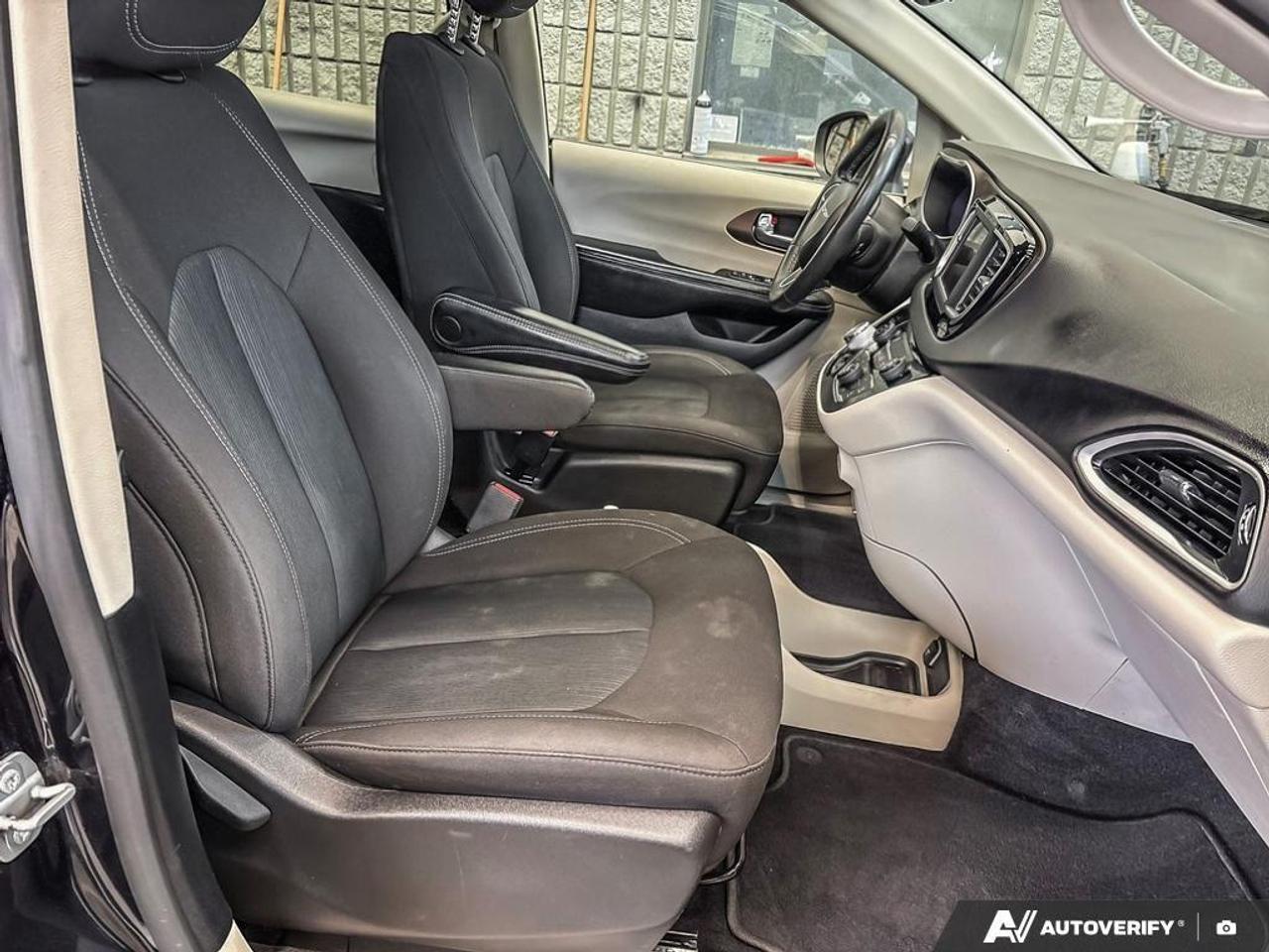 2022 Chrysler Grand Caravan SXT Front-Wheel Drive Passenger Van Photo