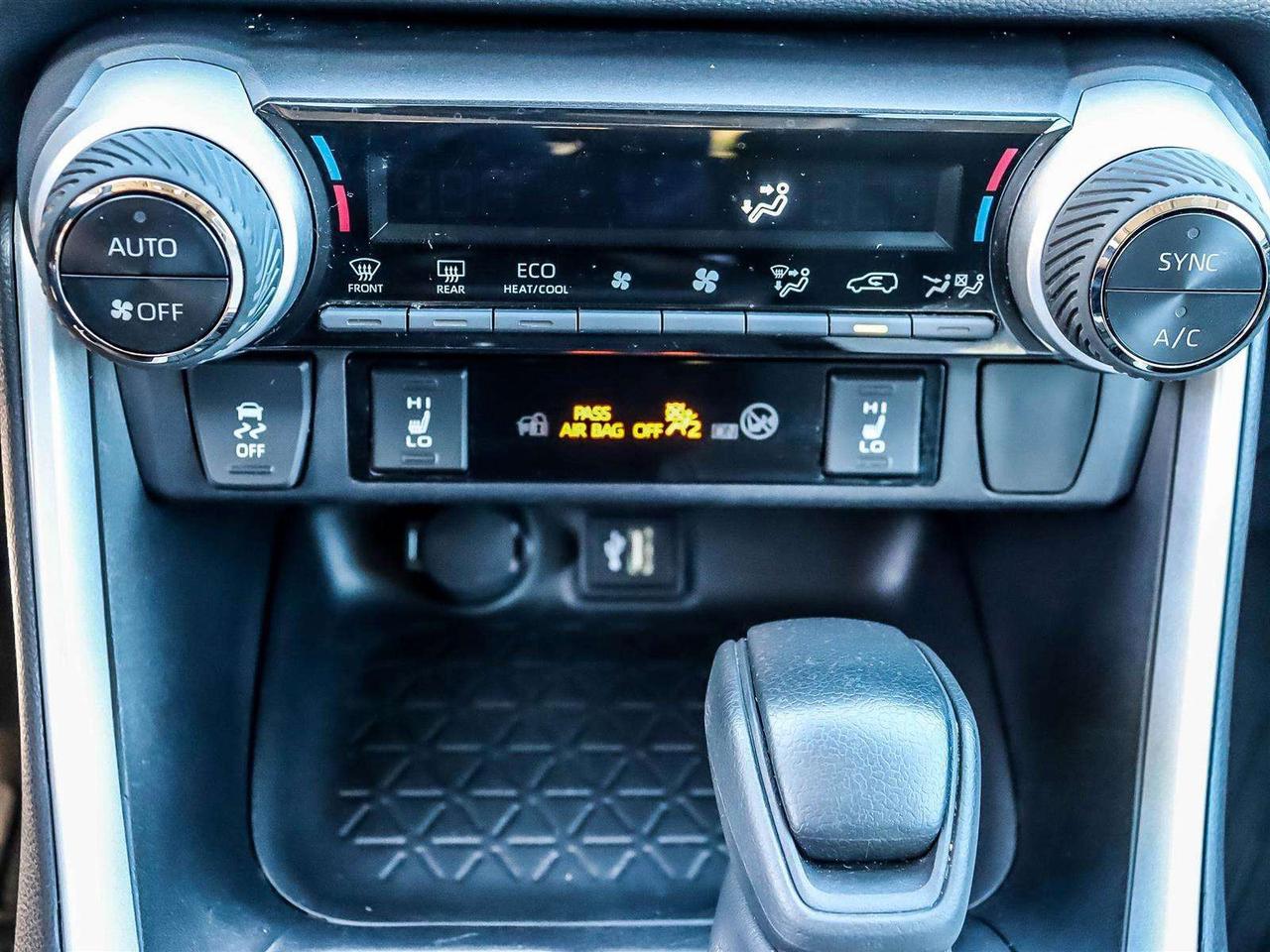 2024 Toyota RAV4 HYBRID XLE AWD ADAPTIVE CRUISE LANE DEPARTURE Photo