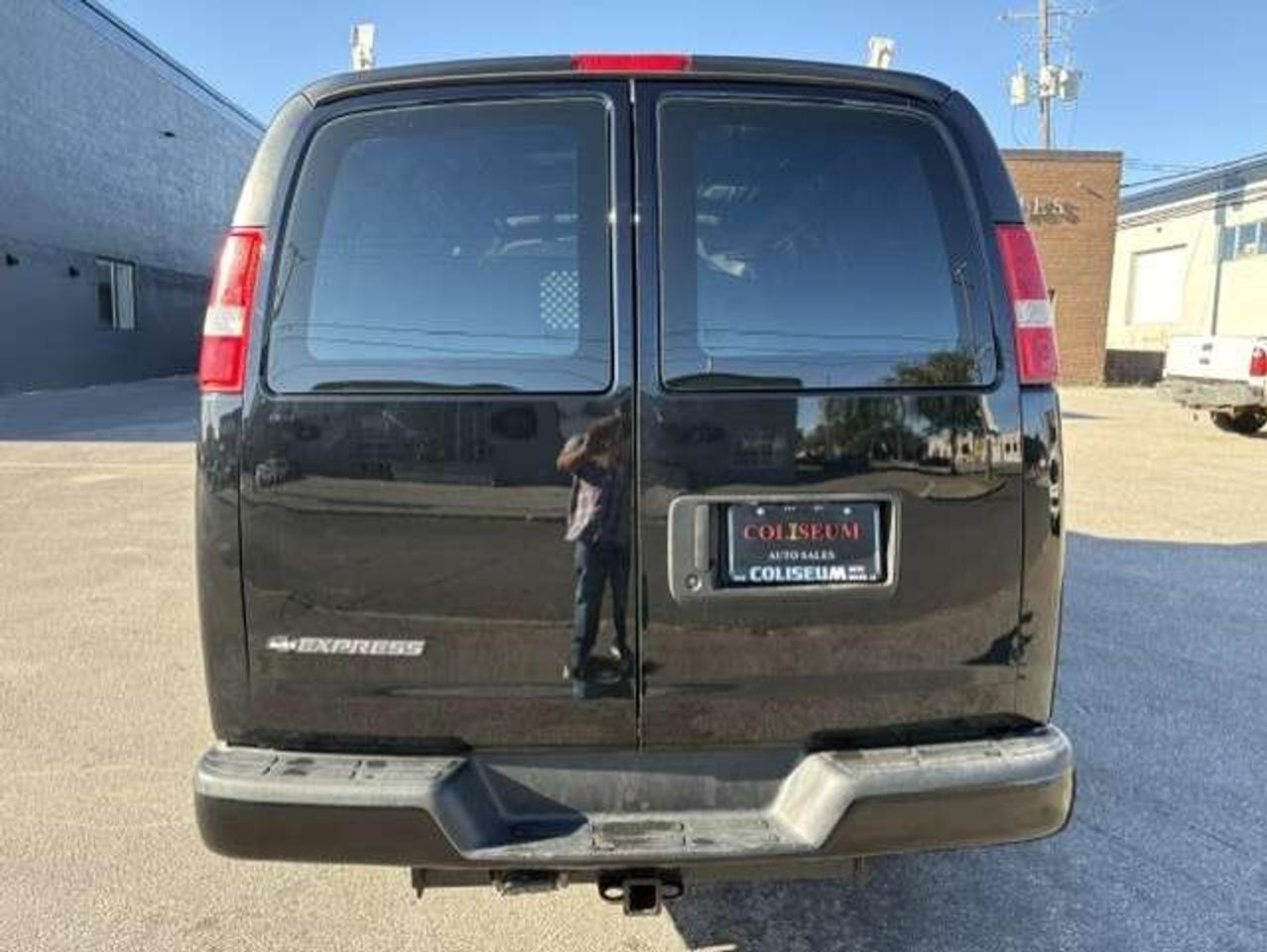 2017 Chevrolet Express 2500 ONLY 53,000KM-1 OWNER-NO ACCIDENTS-LADDER RACKS Photo