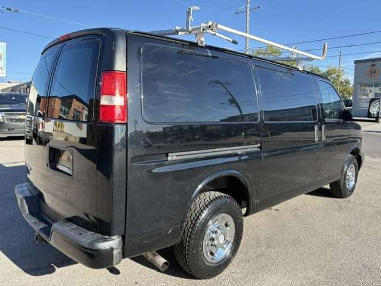 2017 Chevrolet Express 2500 ONLY 53,000KM-1 OWNER-NO ACCIDENTS-LADDER RACKS Photo