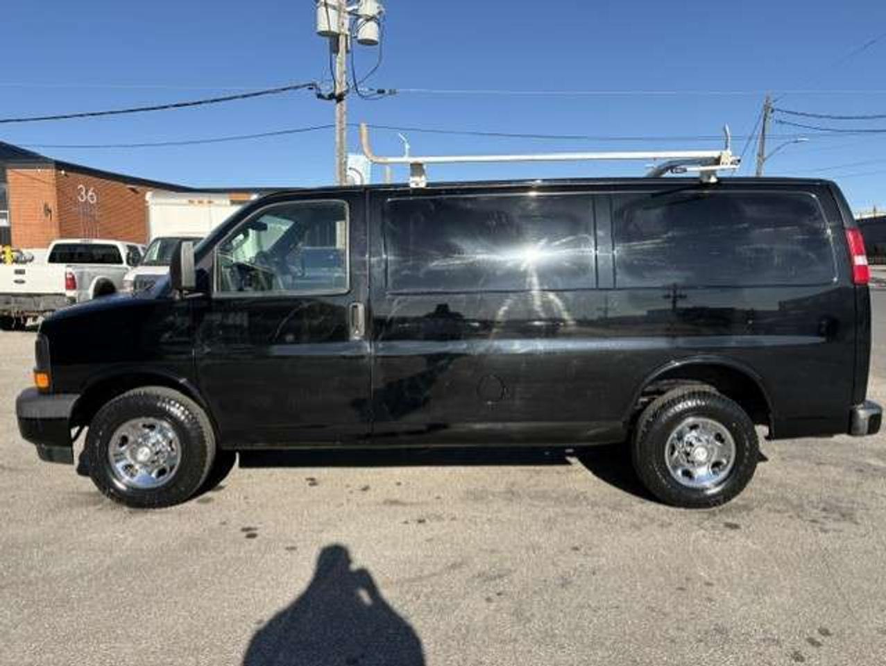 2017 Chevrolet Express 2500 ONLY 53,000KM-1 OWNER-NO ACCIDENTS-LADDER RACKS Photo