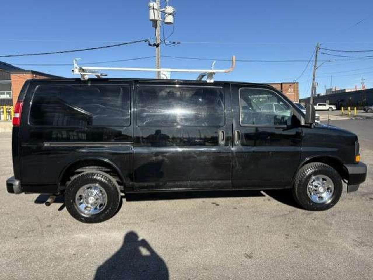 2017 Chevrolet Express 2500 ONLY 53,000KM-1 OWNER-NO ACCIDENTS-LADDER RACKS Photo