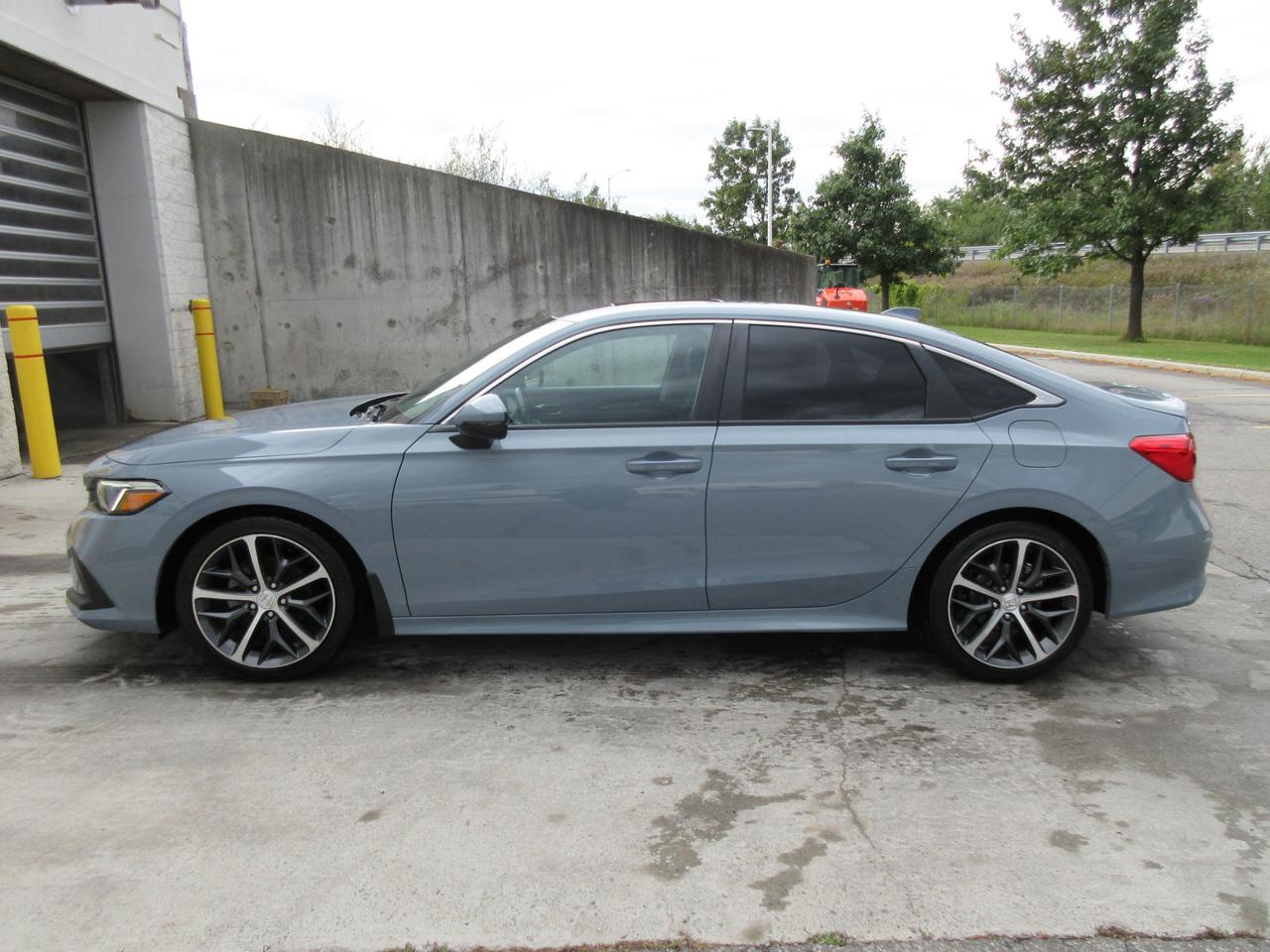 2023 Honda Civic Touring 4dr Sedan Photo