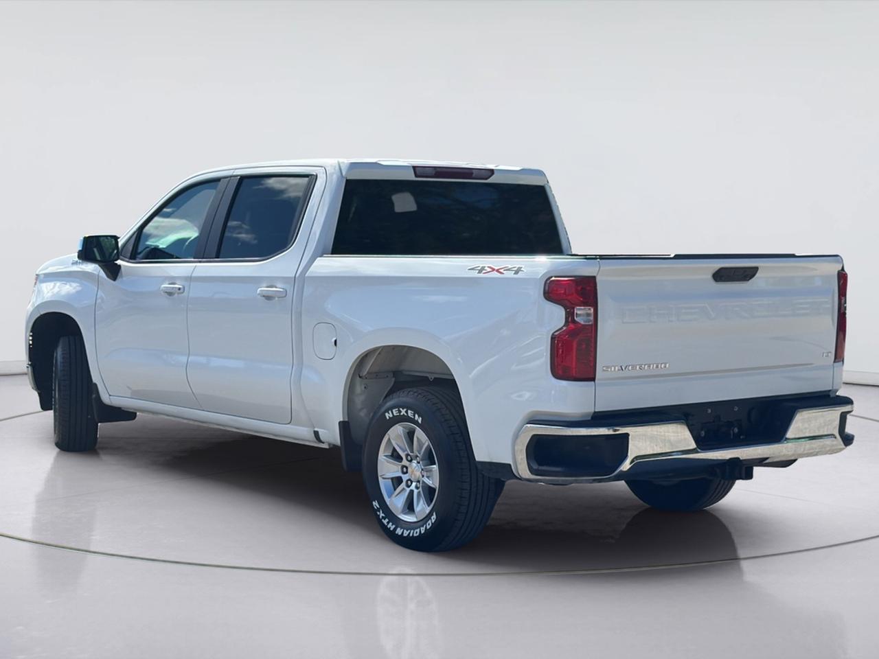 2025 Chevrolet Silverado 1500 LT Photo2