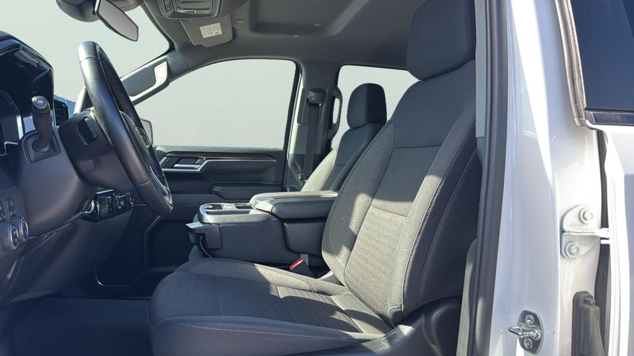 2025 Chevrolet Silverado 1500 LT Photo
