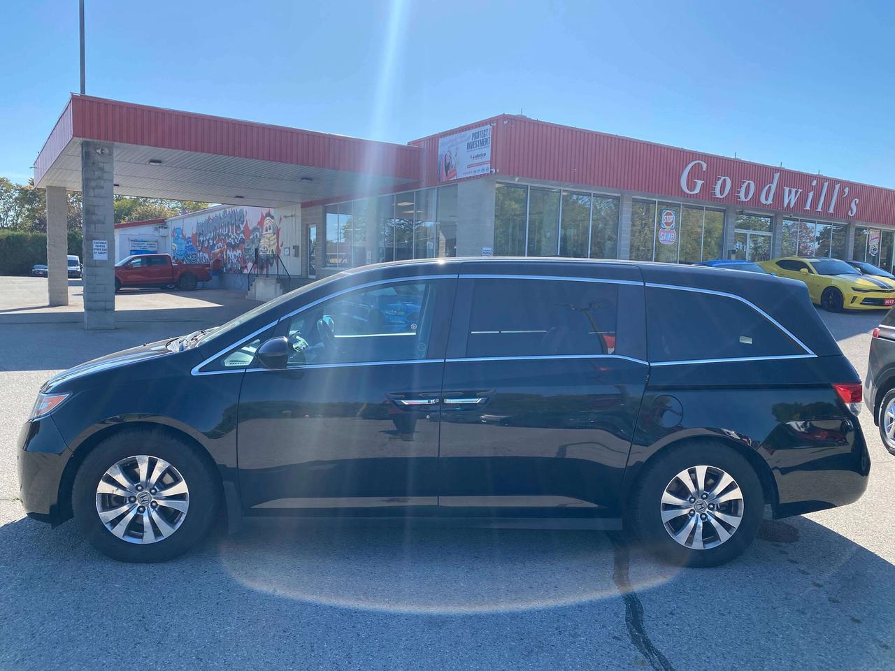 2016 Honda Odyssey EX-L, 8 PASS, CLEAN CARFAX, LEATHER, POWER DOORS! Photo