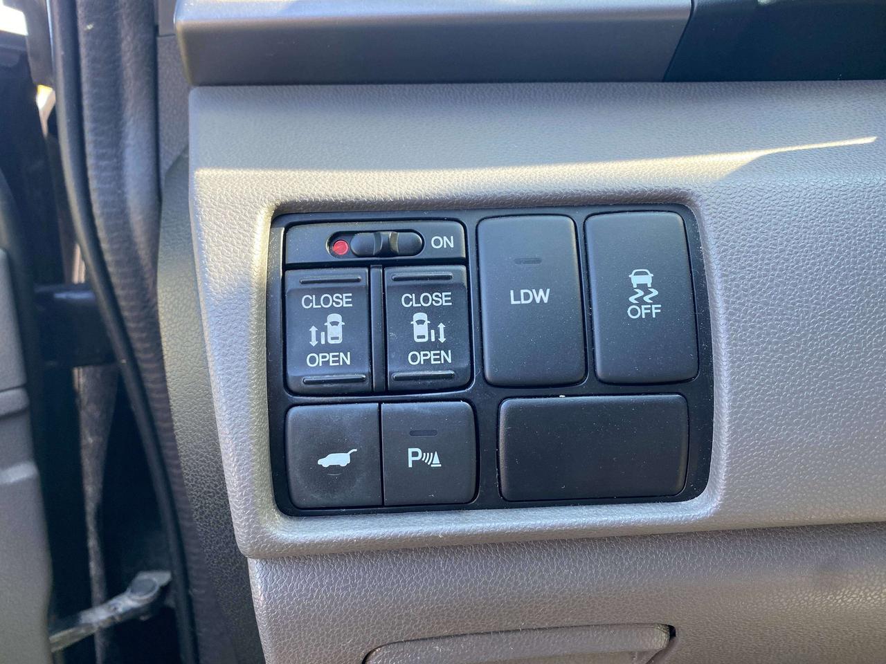2016 Honda Odyssey EX-L, 8 PASS, CLEAN CARFAX, LEATHER, POWER DOORS! Photo