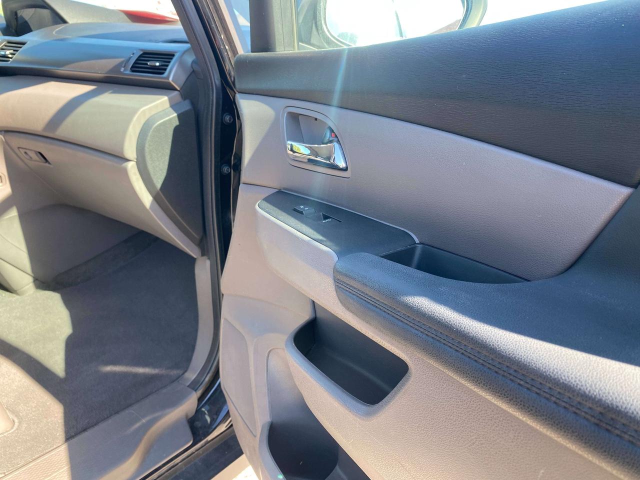2016 Honda Odyssey EX-L, 8 PASS, CLEAN CARFAX, LEATHER, POWER DOORS! Photo