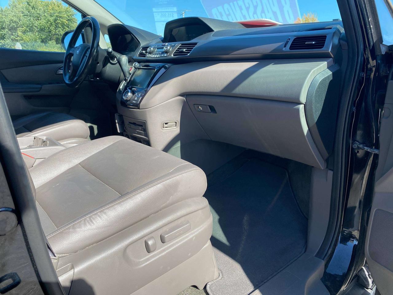 2016 Honda Odyssey EX-L, 8 PASS, CLEAN CARFAX, LEATHER, POWER DOORS! Photo