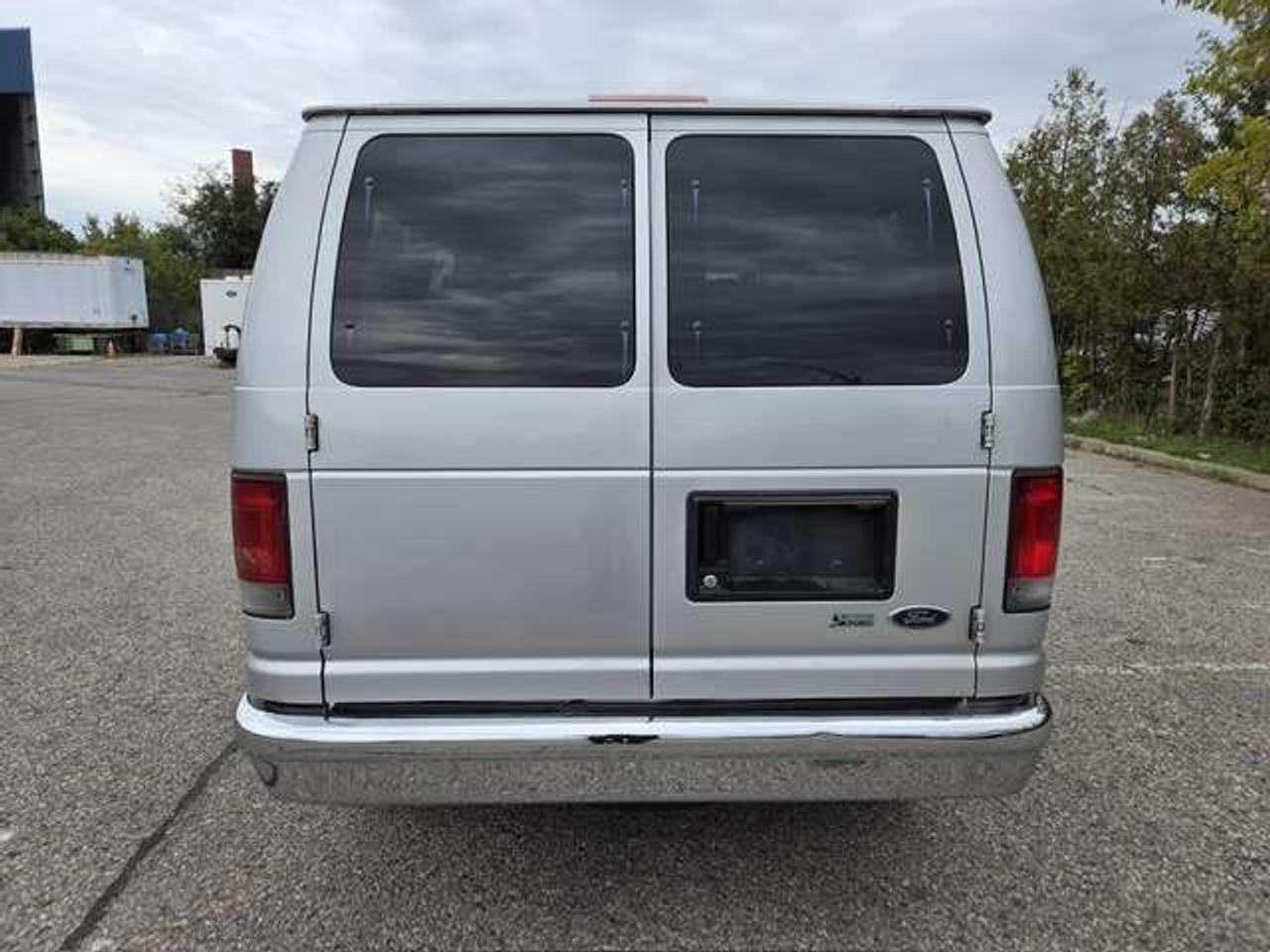 2012 Ford Econoline XLT 12 PASSENGER-CERTIFIED-NO ACCIDENTS! Photo