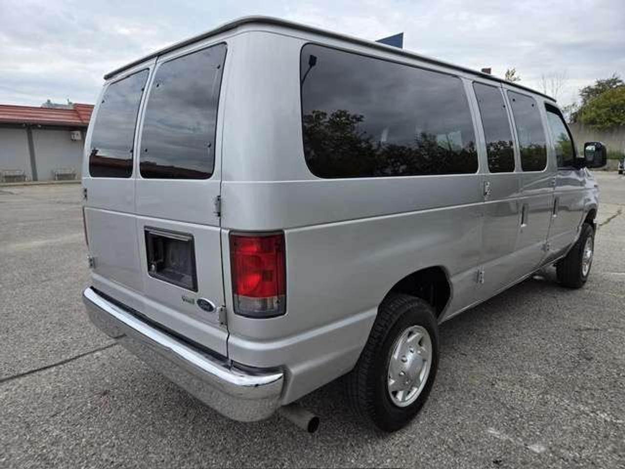 2012 Ford Econoline XLT 12 PASSENGER-CERTIFIED-NO ACCIDENTS! Photo